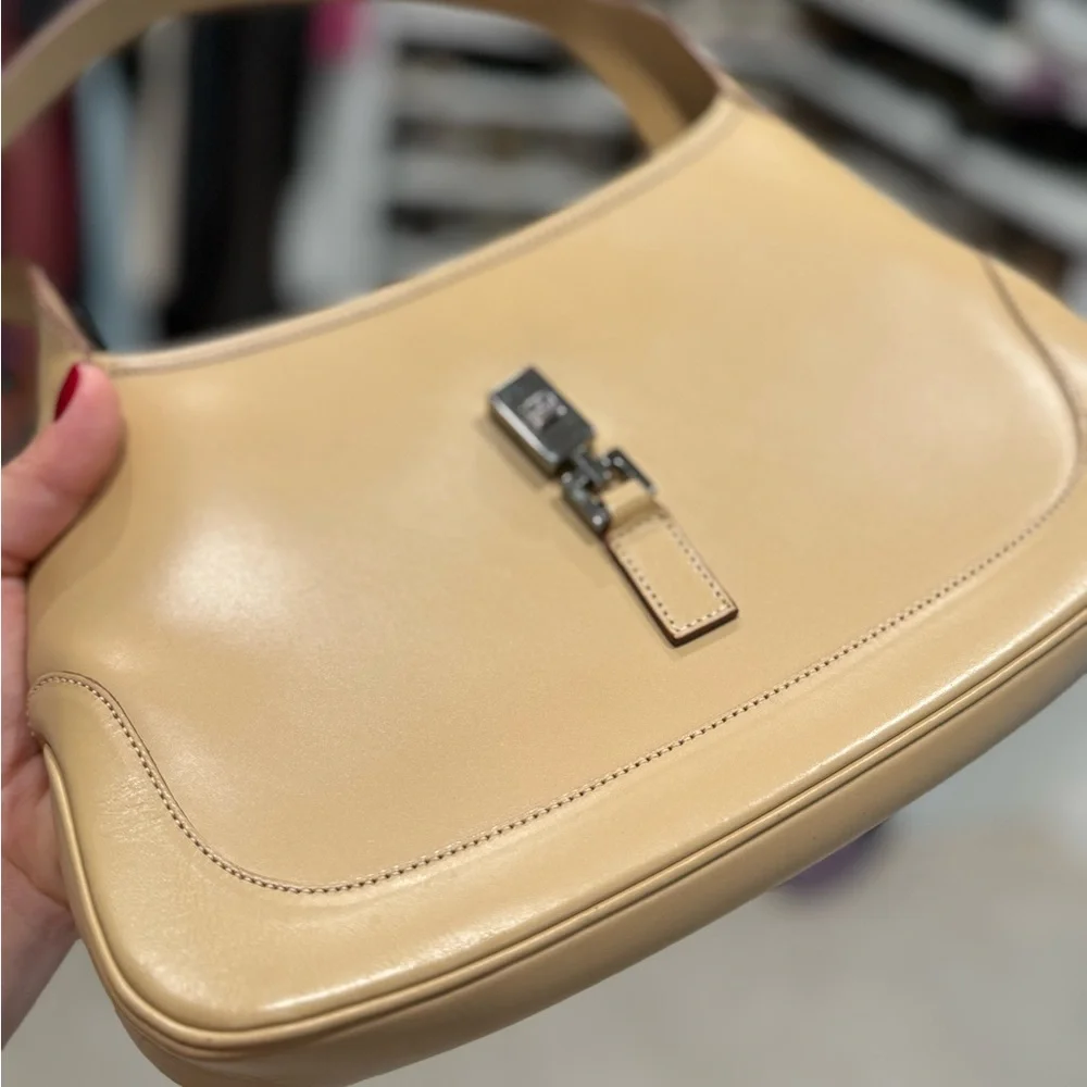 Authentic Vintage Gucci Jackie Piston Buckle Shoulder Bag- Beige Leather